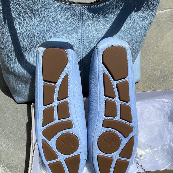 Micheal Kors Light Blue Leather&Suede Hobo bag. Pair w/matching leather shoes. - Picture 8 of 16
